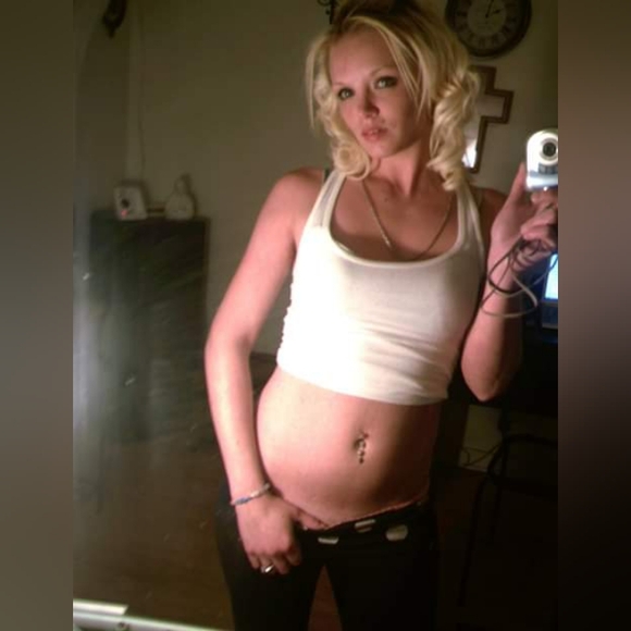 Ashley - Picture 5 of 5